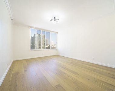 600 W 9th Street - Photo Thumbnail 11