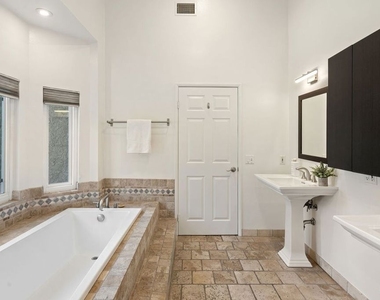 15232 Hartsook Street - Photo Thumbnail 20