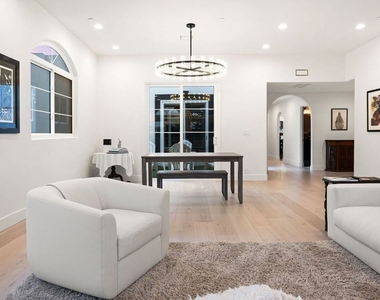 1182 Wellesley Avenue - Photo Thumbnail 8