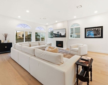 1182 Wellesley Avenue - Photo Thumbnail 5