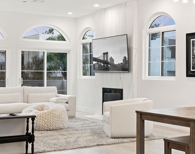1182 Wellesley Avenue - Photo Thumbnail 12