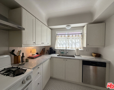 643 Vernon Avenue - Photo Thumbnail 12