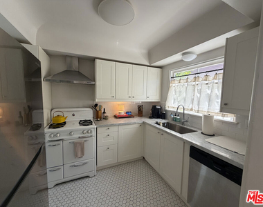 643 Vernon Avenue - Photo Thumbnail 11