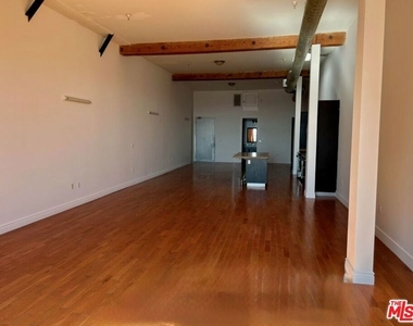 652 Mateo Street - Photo Thumbnail 4