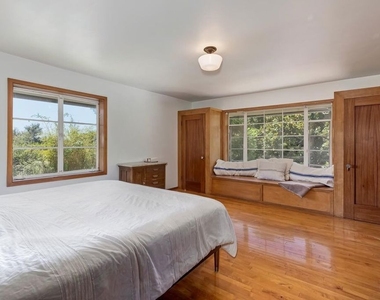 515 N Kenter Avenue - Photo Thumbnail 12