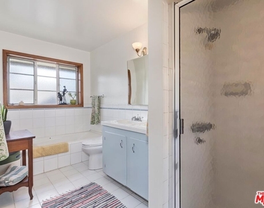 515 N Kenter Avenue - Photo Thumbnail 20