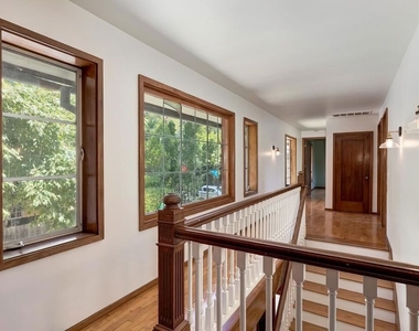 515 N Kenter Avenue - Photo Thumbnail 10