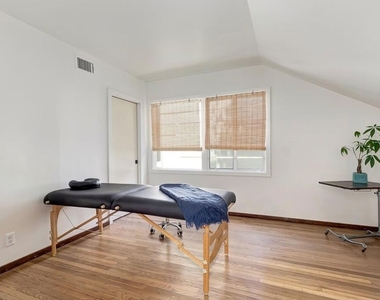 515 N Kenter Avenue - Photo Thumbnail 24