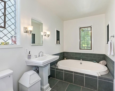 515 N Kenter Avenue - Photo Thumbnail 17