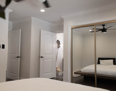 5651 Windsor Way - Photo Thumbnail 8