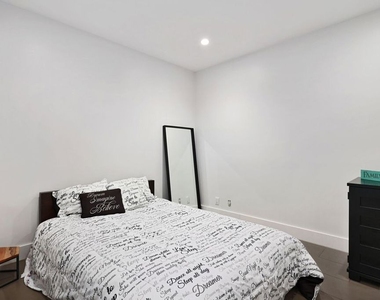 7250 Franklin Avenue - Photo Thumbnail 18