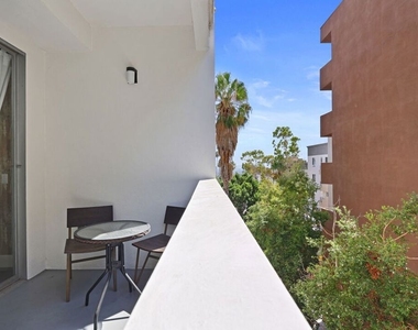 7250 Franklin Avenue - Photo Thumbnail 13