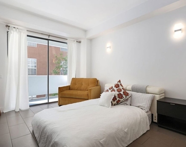 7250 Franklin Avenue - Photo Thumbnail 14