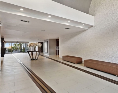 7250 Franklin Avenue - Photo Thumbnail 2