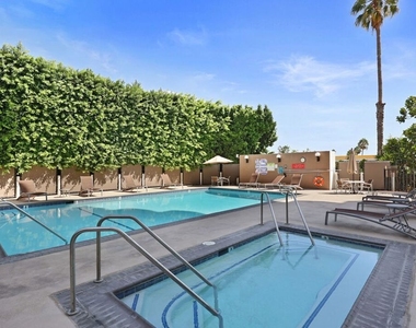 7250 Franklin Avenue - Photo Thumbnail 22