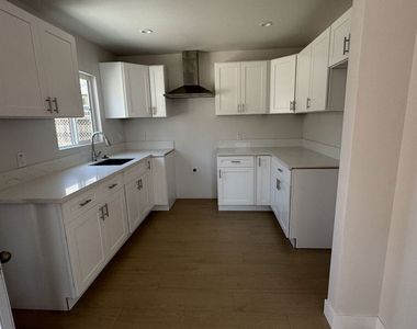 806 N Grandee Avenue - Photo Thumbnail 3