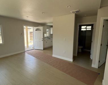 806 N Grandee Avenue - Photo Thumbnail 2