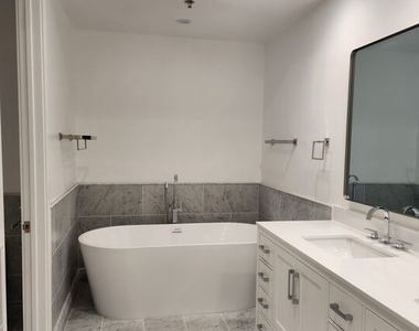 2122 Century Park Lane - Photo Thumbnail 9