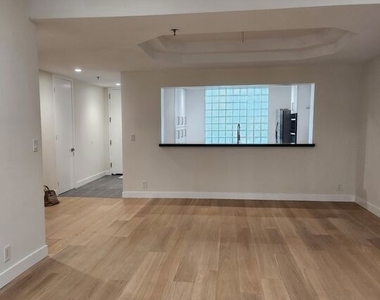 2122 Century Park Lane - Photo Thumbnail 7