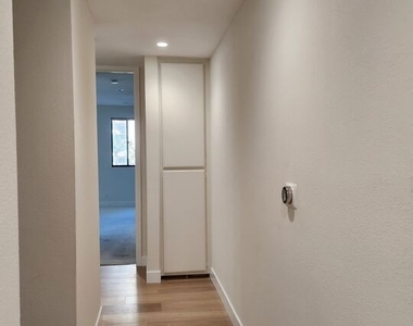 2122 Century Park Lane - Photo Thumbnail 20