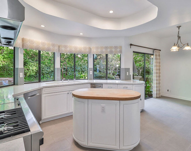 1030 Brooklawn Drive - Photo Thumbnail 10