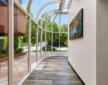 512 Veteran Avenue - Photo Thumbnail 13