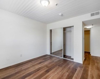512 Veteran Avenue - Photo Thumbnail 7