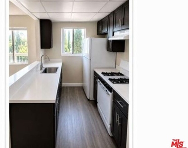 512 Veteran Avenue - Photo Thumbnail 3