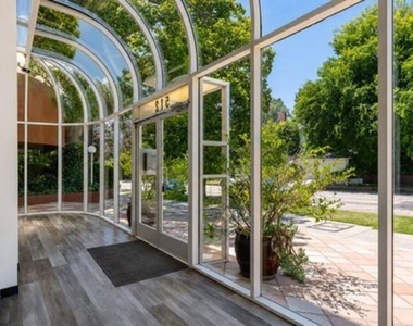 512 Veteran Avenue - Photo Thumbnail 11