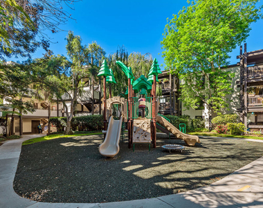 7742 Redlands - Photo Thumbnail 19