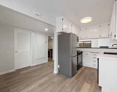2337 Oak Street - Photo Thumbnail 8