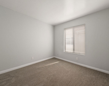2337 Oak Street - Photo Thumbnail 21