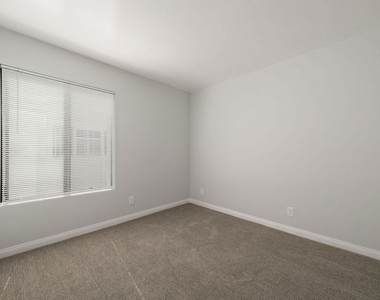 2337 Oak Street - Photo Thumbnail 20