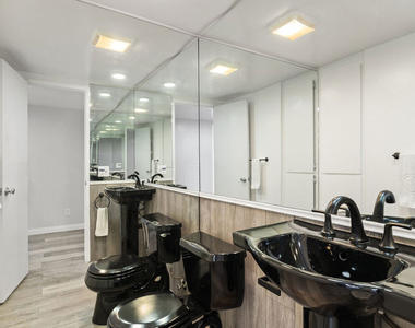 2337 Oak Street - Photo Thumbnail 12