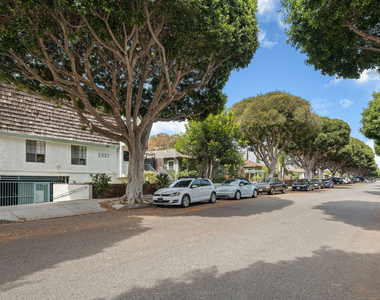 2337 Oak Street - Photo Thumbnail 2