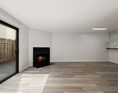 2337 Oak Street - Photo Thumbnail 16