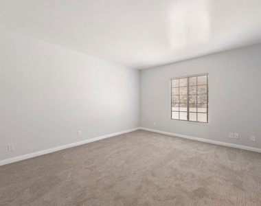 2337 Oak Street - Photo Thumbnail 25