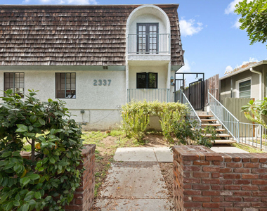 2337 Oak Street - Photo Thumbnail 3