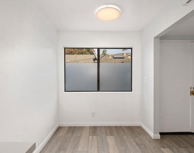 2337 Oak Street - Photo Thumbnail 10