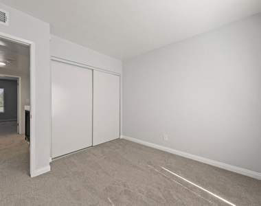 2337 Oak Street - Photo Thumbnail 22
