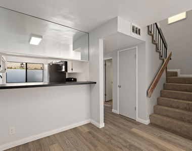 2337 Oak Street - Photo Thumbnail 13