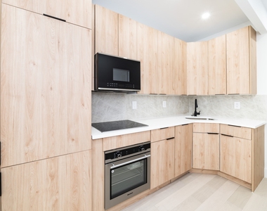 47 St Marks Place - Photo Thumbnail 5