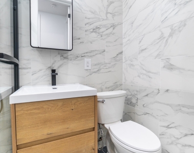 47 St Marks Place - Photo Thumbnail 7