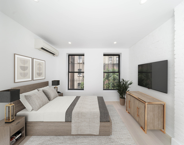 47 St Marks Place - Photo Thumbnail 2