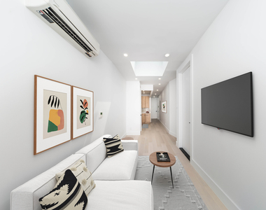 47 St Marks Place - Photo Thumbnail 4