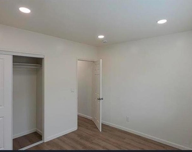 8836 Valencia St - Photo Thumbnail 6