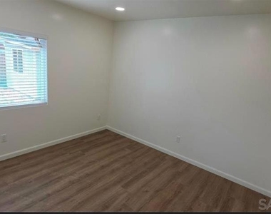 8836 Valencia St - Photo Thumbnail 8