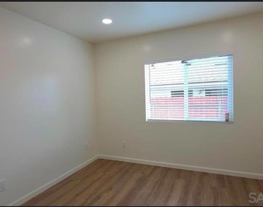 8836 Valencia St - Photo Thumbnail 7