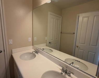 4912 Borders Street - Photo Thumbnail 8