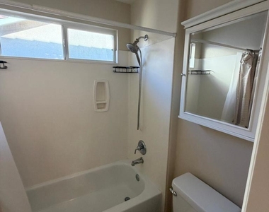 4912 Borders Street - Photo Thumbnail 9